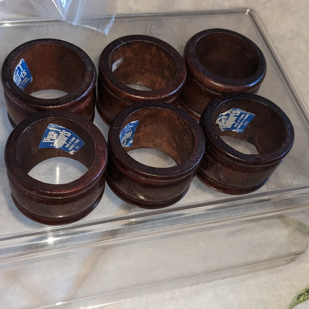 Pier 1 Imports Set‎ of 6 Wooden Napkin Rings, Dark brown